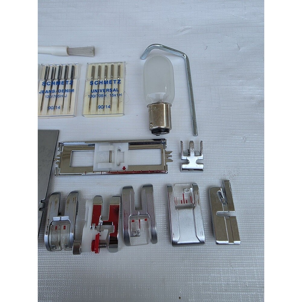 PFAFF Creative 1473 CD Parts Lot Presser Feet Bobbin Case Needle Plate - Picture 5 of 16